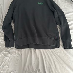 Levi black crewneck l